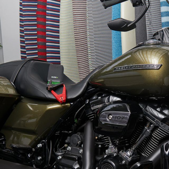 GIZZU 1000A Jump Starter 10400mAh - Black-Wolf Media Store